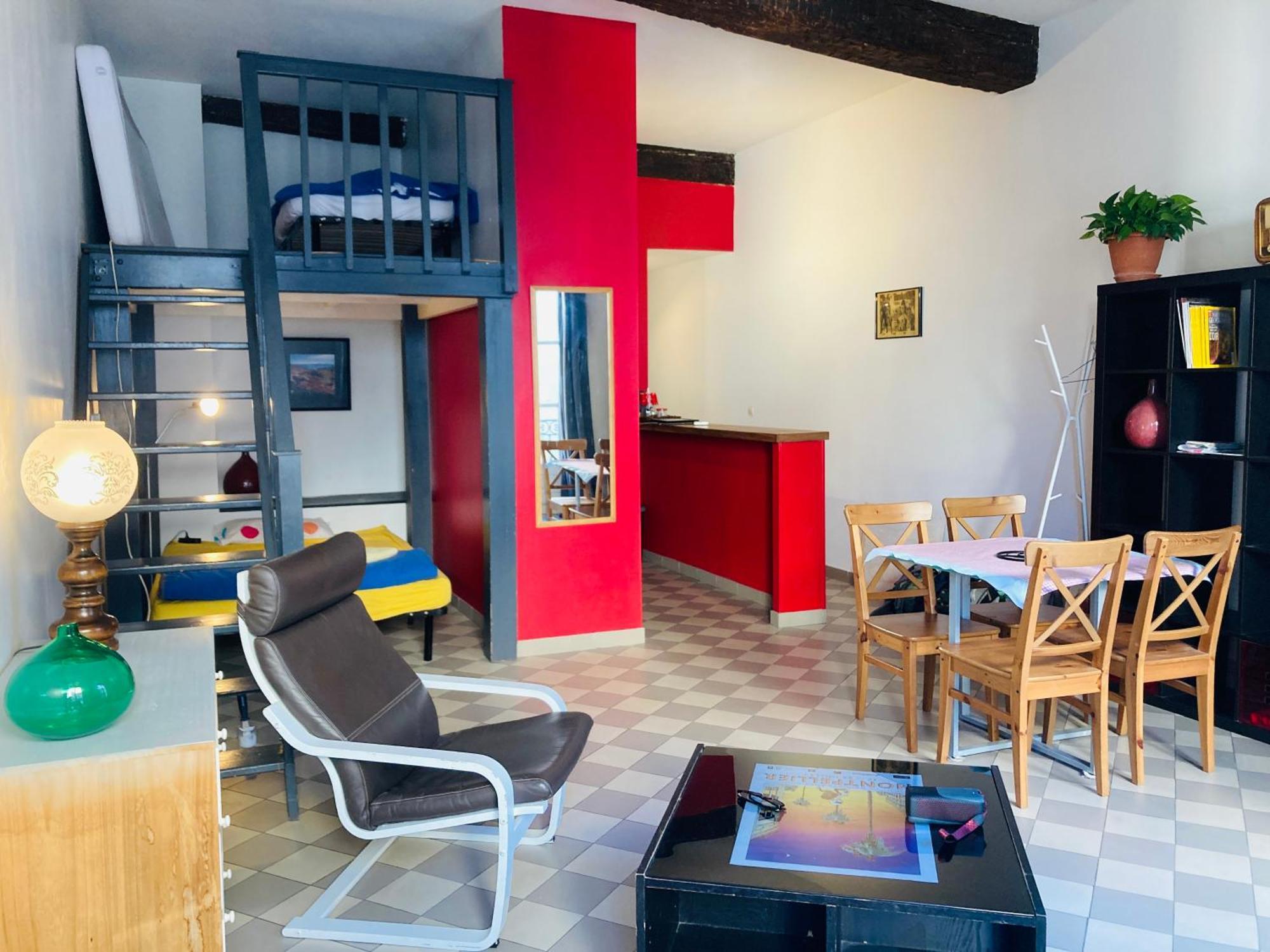 Grand studio meublé et équipé plein centre Montpellier Extérieur photo